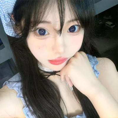 照片里的伴娘